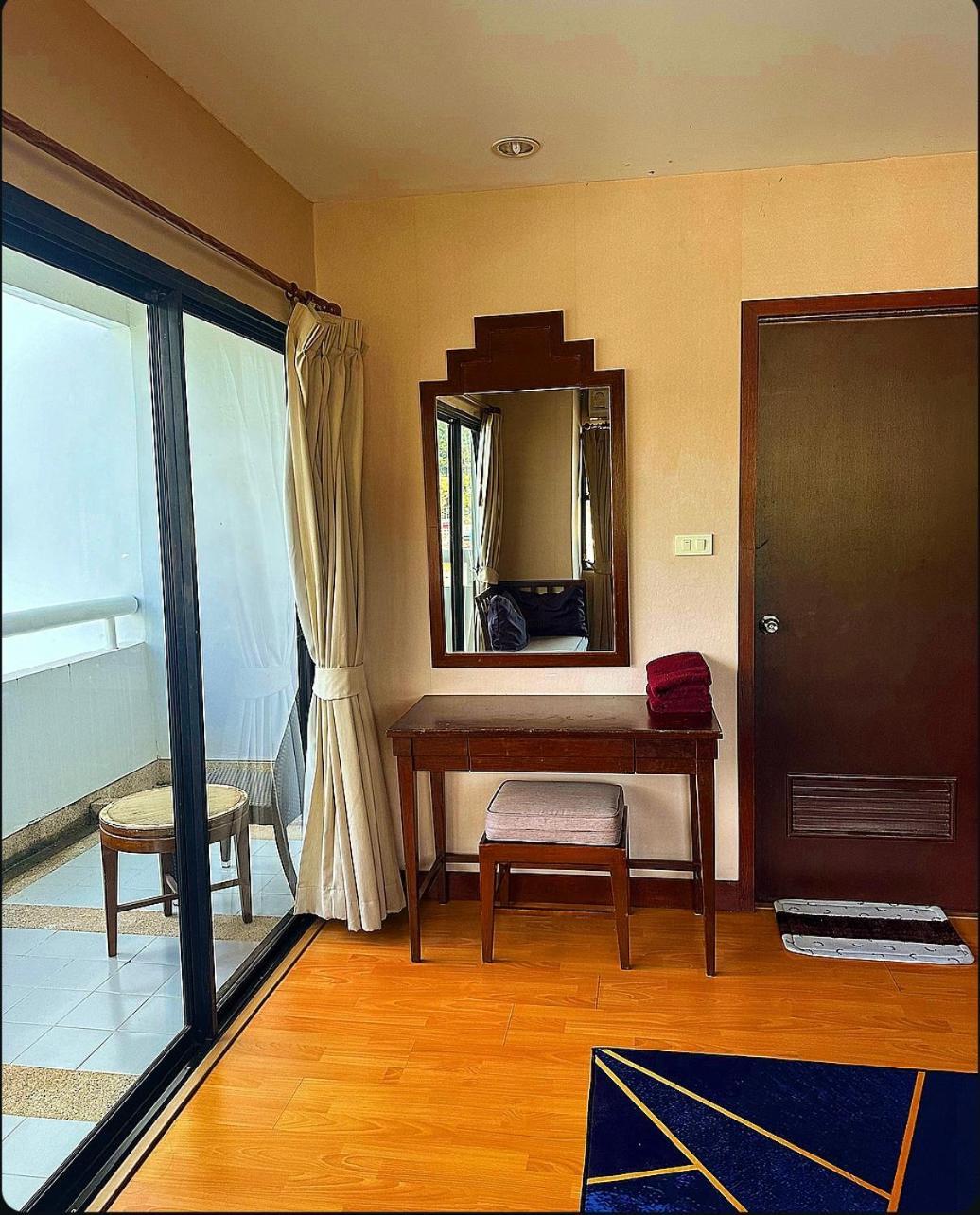 Apartment Tower Mountain View *