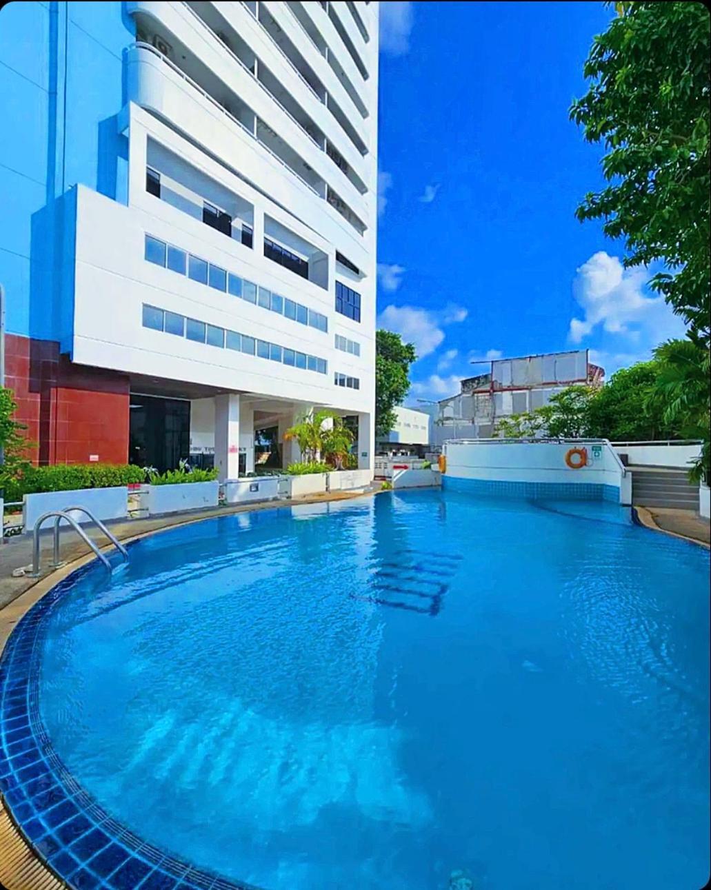 Apartment Tower Mountain View